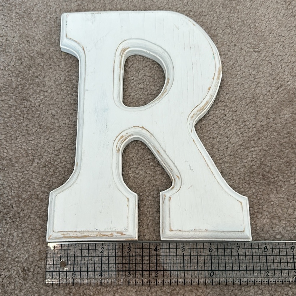 Wooden initial R - Picture 3 of 3